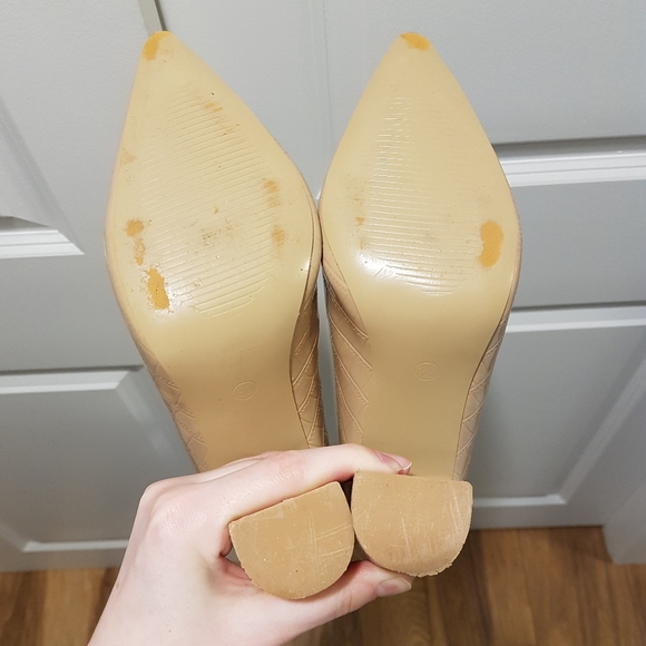 Cream knee high pointed toe boots - Picture 5 of 8